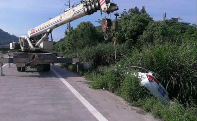 冷水江重载吊车救援